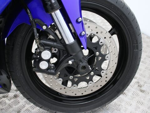 Yamaha R1 17