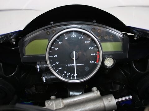 Yamaha R1 15