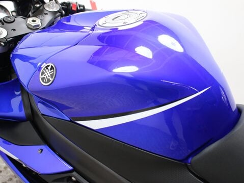 Yamaha R1 25