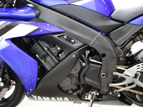 Yamaha R1 26