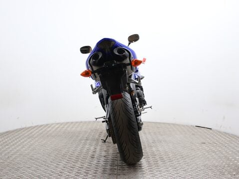 Yamaha R1 11