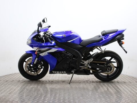 Yamaha R1 8
