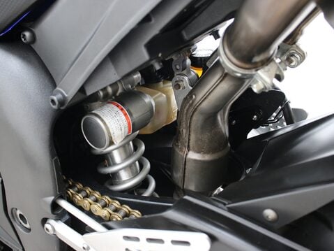Yamaha R1 27