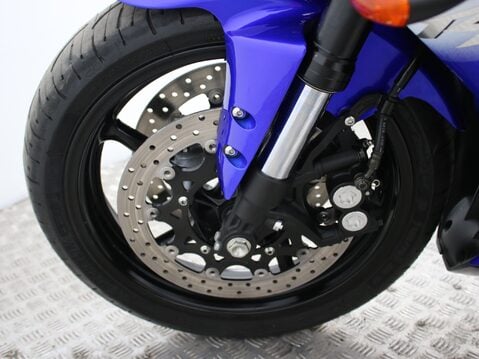 Yamaha R1 23