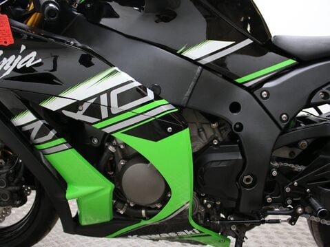 Kawasaki Ninja ZX-10R ZX 1000 JBF 29