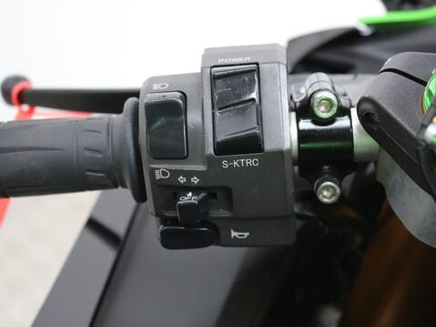 Kawasaki Ninja ZX-10R ZX 1000 JBF 27