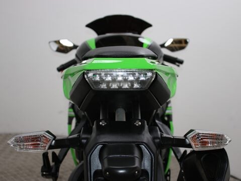 Kawasaki Ninja ZX-10R ZX 1000 JBF 31