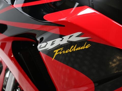 Honda CBR1000RR Fireblade CBR 1000 RR-6 38