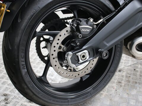 Triumph Trident TRIDENT 660 28