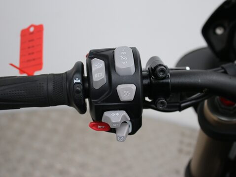 Triumph Speed Triple 1050 SPEED TRIPLE S 27