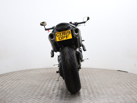Triumph Speed Triple 1050 SPEED TRIPLE S 11