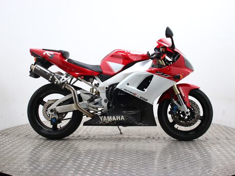 Yamaha R1 YZF R1