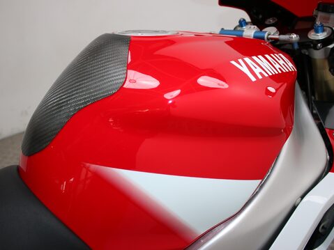 Yamaha R1 YZF R1 22