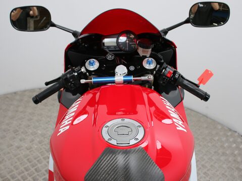 Yamaha R1 YZF R1 28