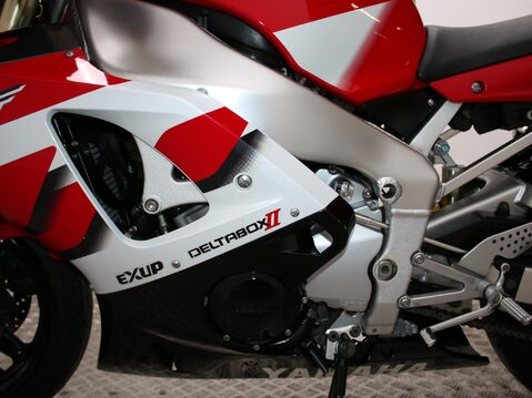 Yamaha R1 YZF R1 29
