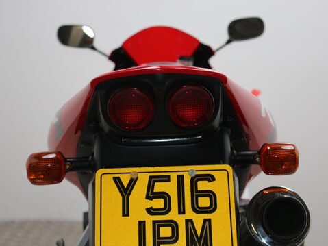 Yamaha R1 YZF R1 33