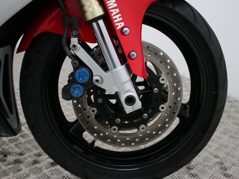Yamaha R1 YZF R1 23