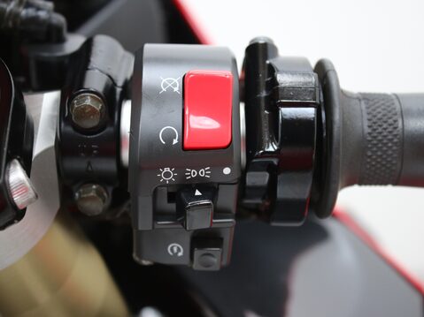 Yamaha R1 YZF R1 26
