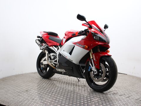 Yamaha R1 YZF R1 3