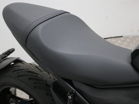 Triumph Trident TRIDENT 660 35