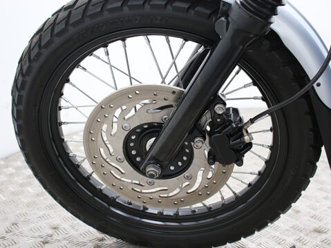 Triumph Scrambler BONNEVILLE SCRAMBLER 865 18