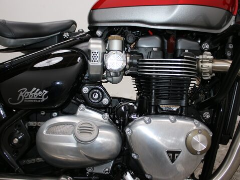 Triumph Bobber BONNEVILLE BOBBER 35