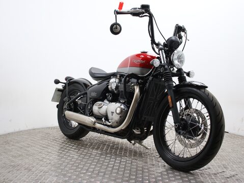 Triumph Bobber BONNEVILLE BOBBER 3