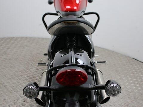 Triumph Bobber BONNEVILLE BOBBER 15