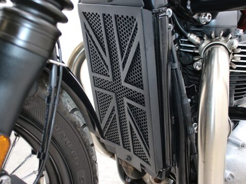 Triumph Bobber BONNEVILLE BOBBER 17