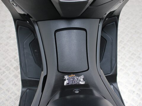 Yamaha Nmax 125 GPD125-A ABS 23