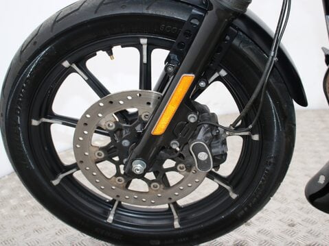 Harley-Davidson Sportster XL 883 N IRON 17 23