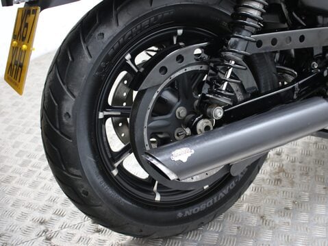 Harley-Davidson Sportster XL 883 N IRON 17 22