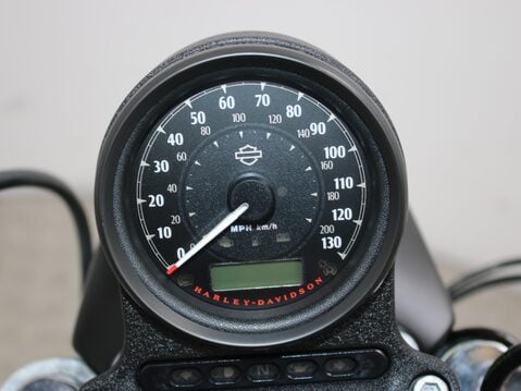 Harley-Davidson Sportster XL 883 N IRON 17 15