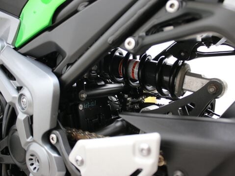 Kawasaki Z900 ZR 900 44
