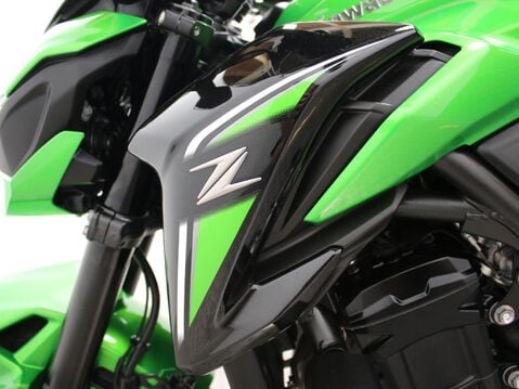 Kawasaki Z900 ZR 900 37