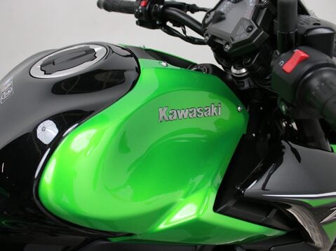Kawasaki Z900 ZR 900 24
