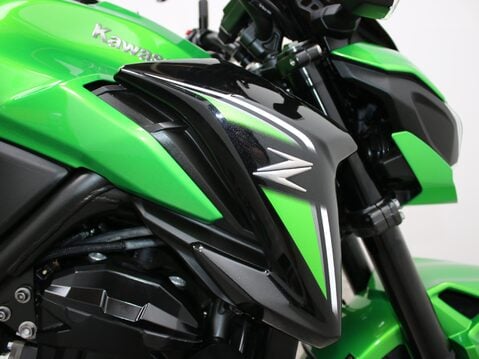 Kawasaki Z900 ZR 900 23