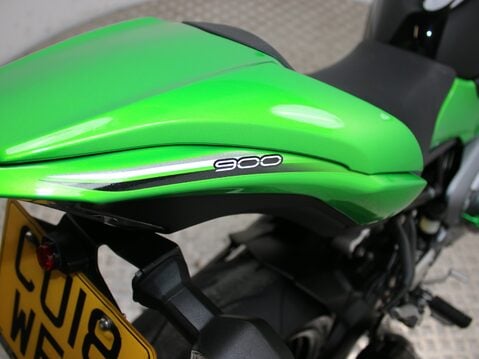 Kawasaki Z900 ZR 900 33
