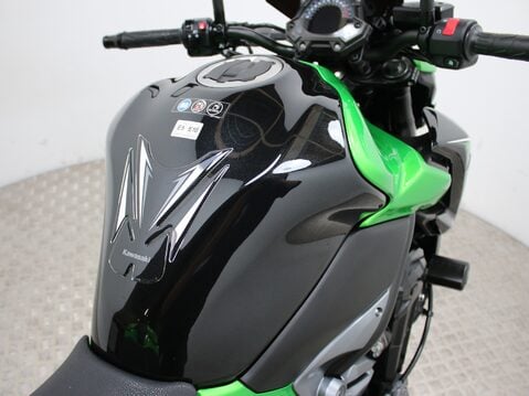 Kawasaki Z900 ZR 900 25