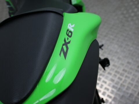 Kawasaki Ninja ZX 6 ZX 600 P8F 22