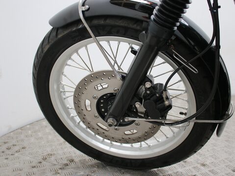 Triumph Bonneville 865 DR 125 SZ 22