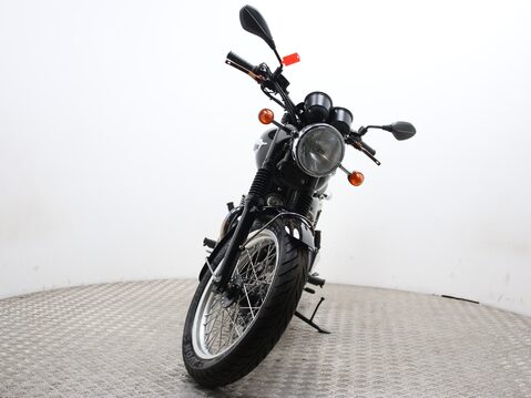 Triumph Bonneville 865 DR 125 SZ 5