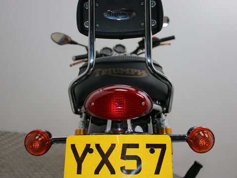 Triumph Bonneville 865 DR 125 SZ 30