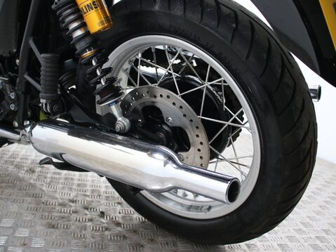 Triumph Bonneville 865 DR 125 SZ 29