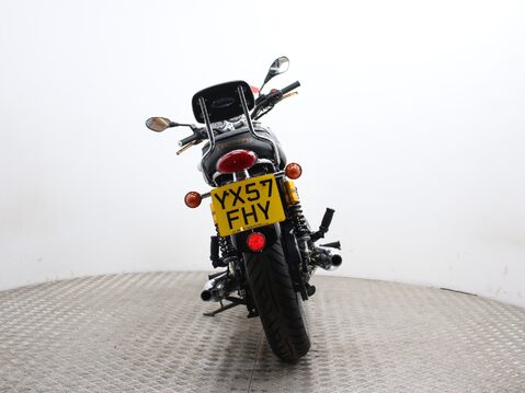 Triumph Bonneville 865 DR 125 SZ 11