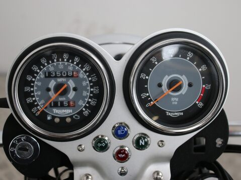 Triumph Bonneville 865 DR 125 SZ 23