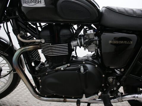 Triumph Bonneville 865 DR 125 SZ 26