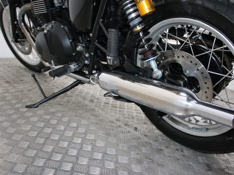 Triumph Bonneville 865 DR 125 SZ 15