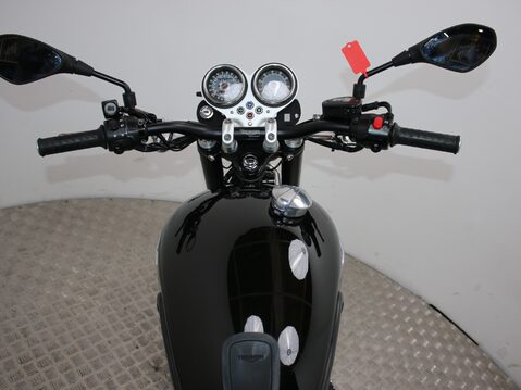 Triumph Bonneville 865 DR 125 SZ 14