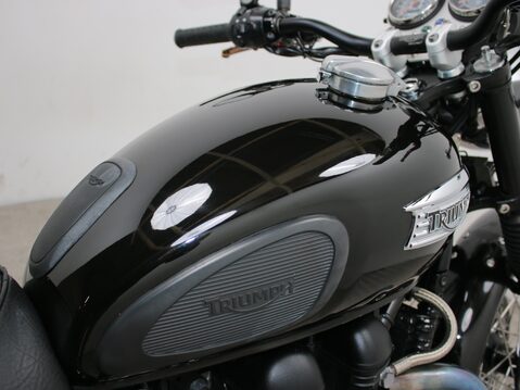 Triumph Bonneville 865 DR 125 SZ 20